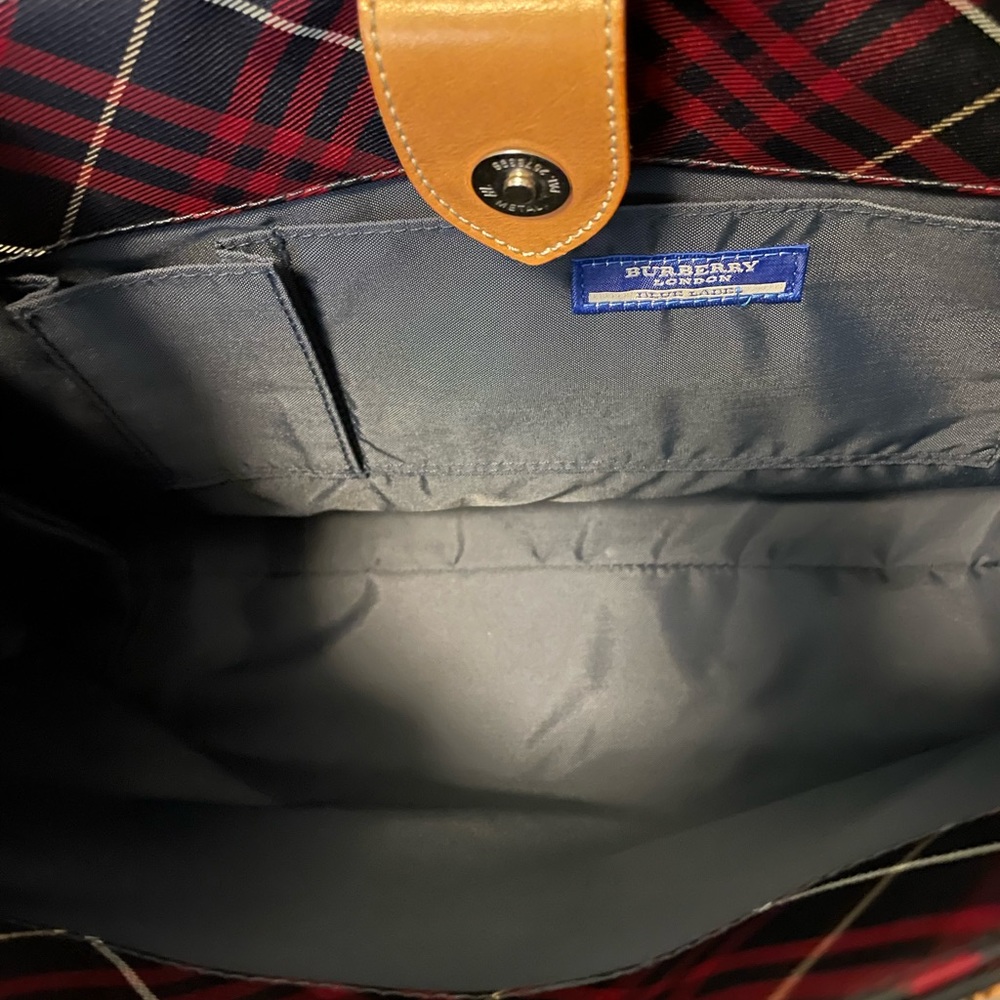 Authentic Burberry tote - Picture 10 of 16